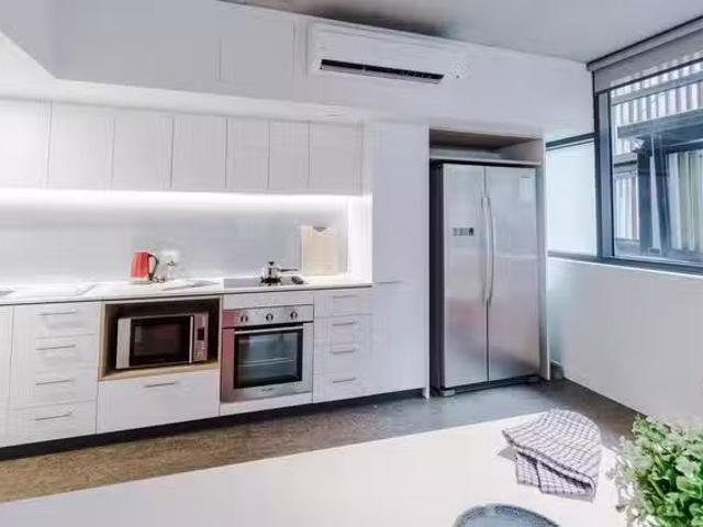 6 Bedroom Apartment with Standard Room