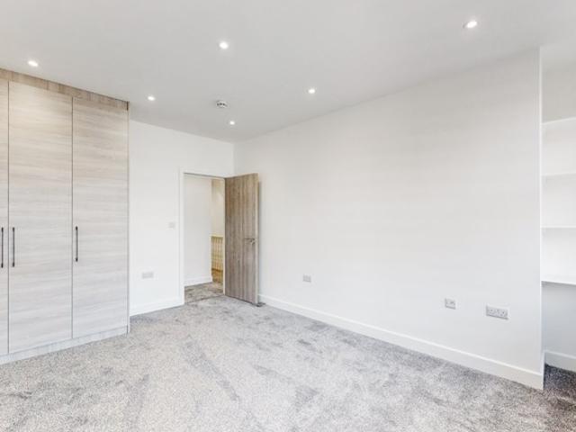 6 Bedroom Apartment
