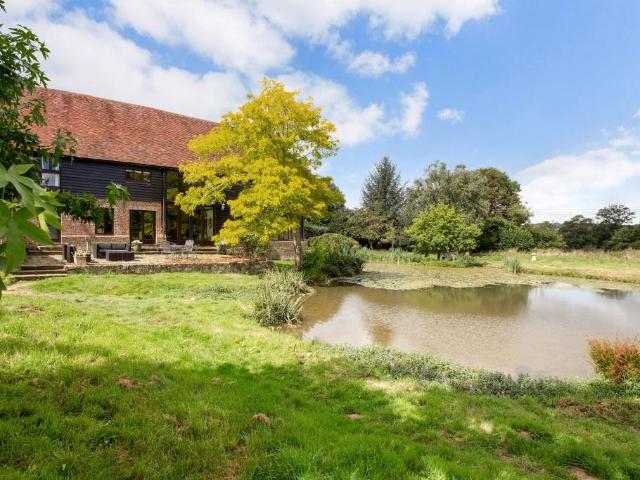 6 bedroom barn to rent