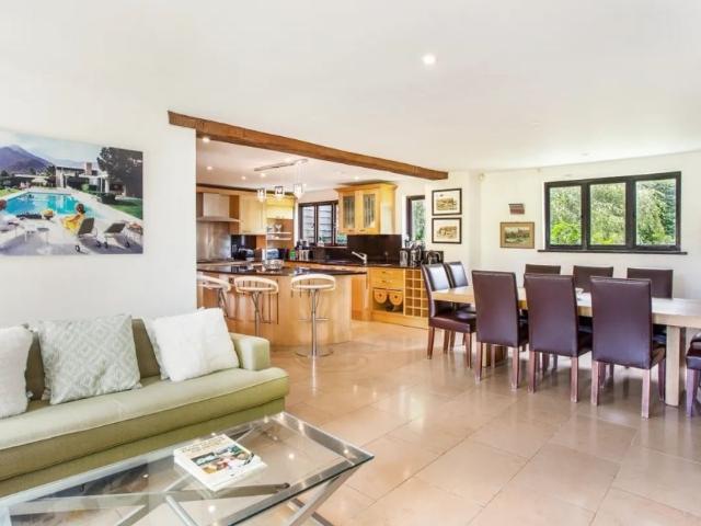 6 bedroom barn to rent