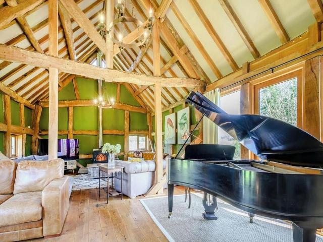 6 bedroom barn conversion to rent