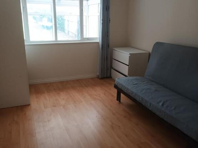 6 bedroom bedsit to rent