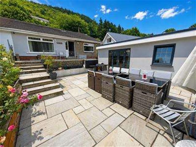 6 Bedroom Bungalow