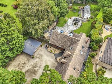6 bedroom bungalow for sale