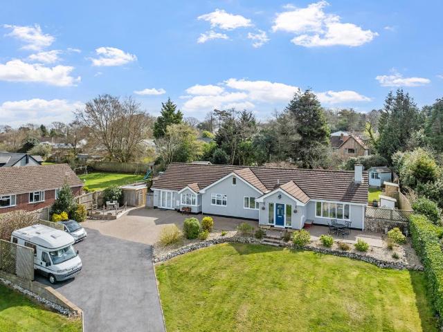 6 bedroom bungalow for sale