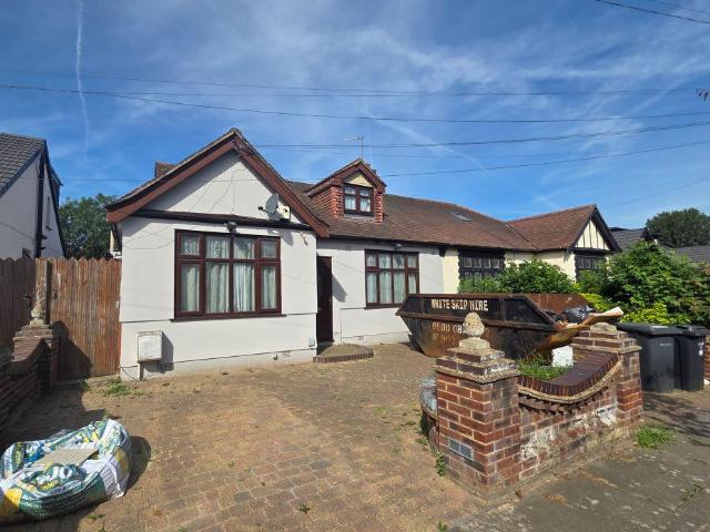 6 bedroom bungalow for sale
