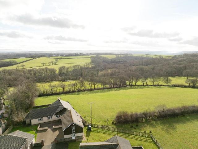 6 bedroom bungalow for sale