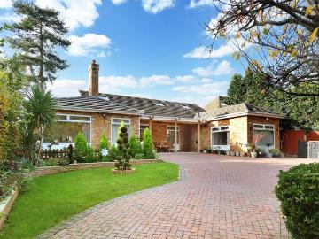 6 bedroom bungalow for sale
