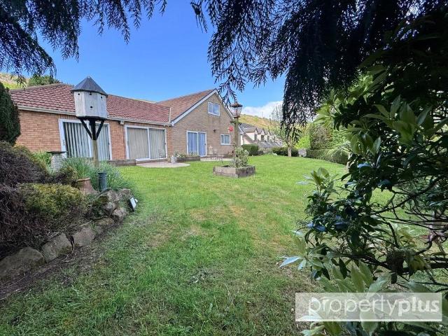 6 bedroom bungalow for sale