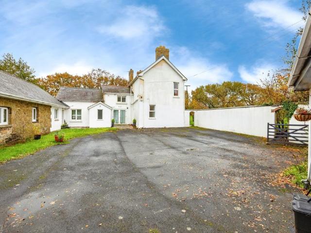 6 bedroom bungalow for sale