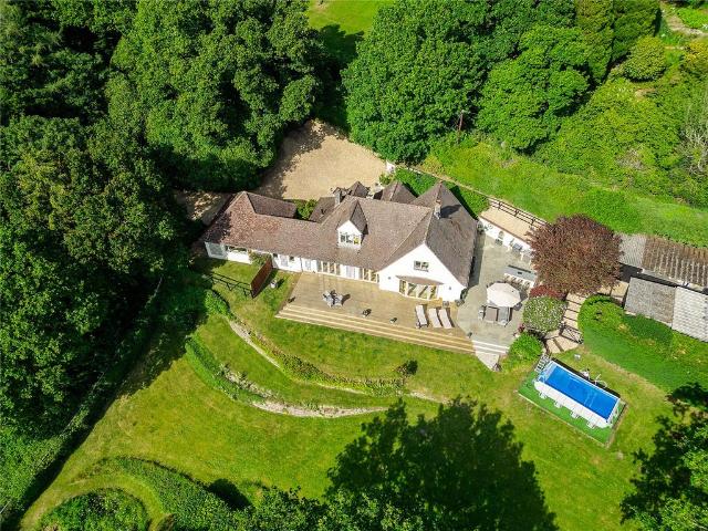 6 bedroom bungalow for sale