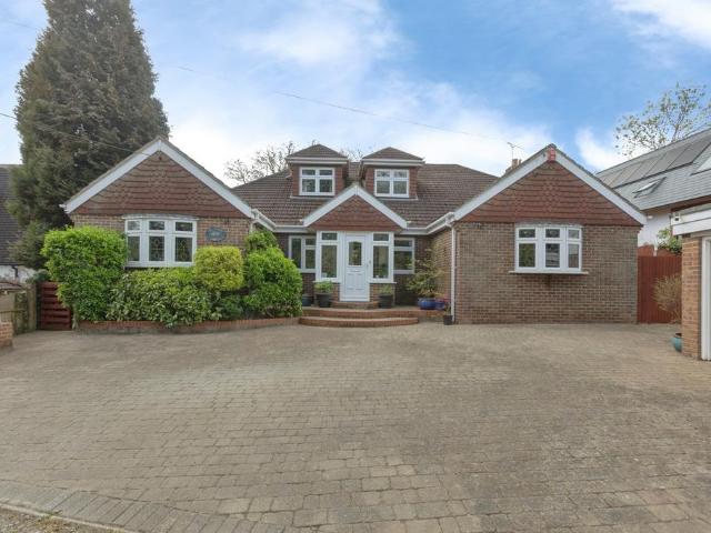 6 bedroom bungalow for sale