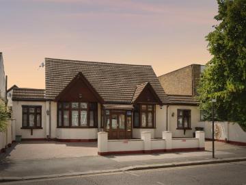 6 bedroom bungalow for sale