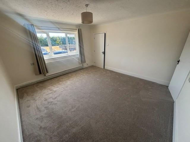 6 bedroom bungalow to rent