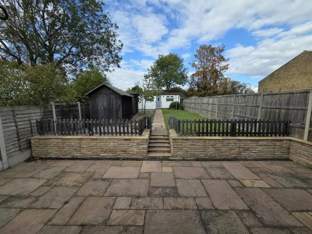 5 bedroom bungalow to rent