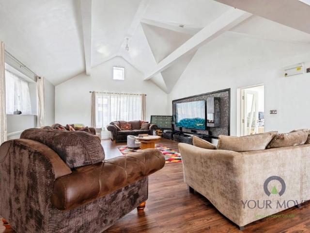6 bedroom bungalow to rent