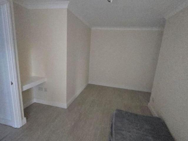 6 bedroom bungalow to rent