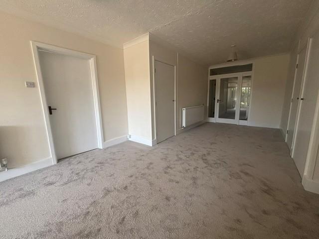 6 bedroom bungalow to rent