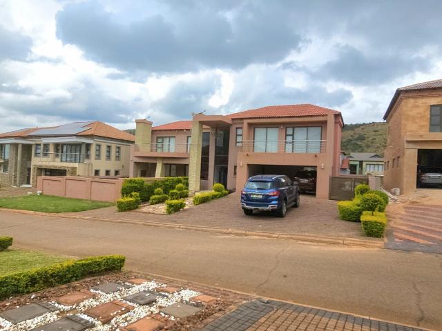 6 Bedroom Gated Estate To Let in Amandasig