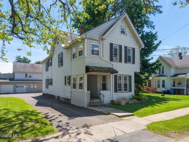 6 bedroom, Gloversville NY 12078 105293584