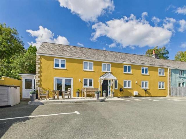 6 Bedroom Guest House Gust House
