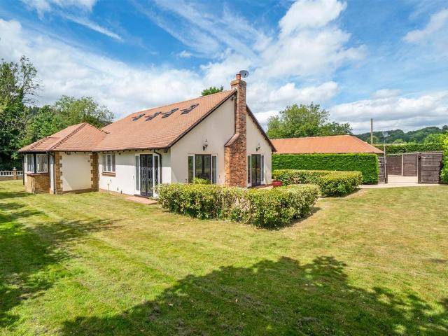 6 bedroom detached bungalow for sale