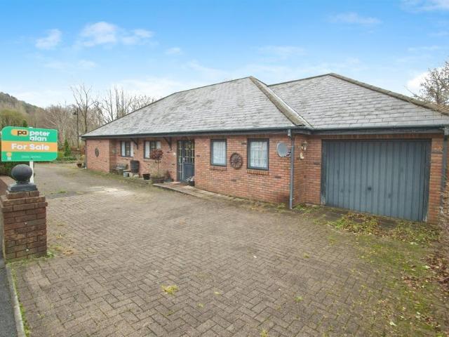 6 bedroom detached bungalow for sale