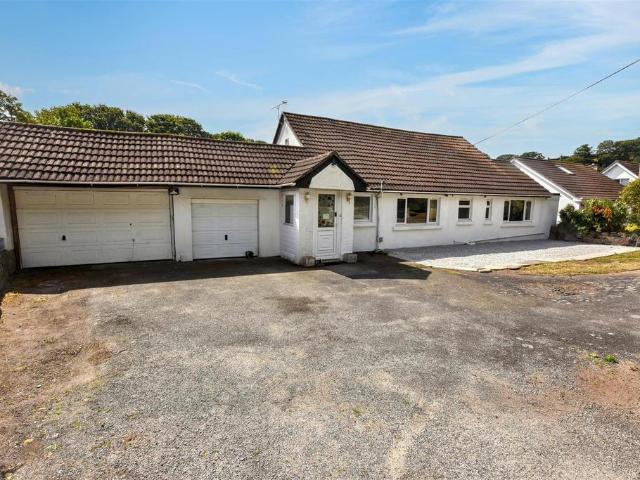 6 bedroom detached bungalow for sale