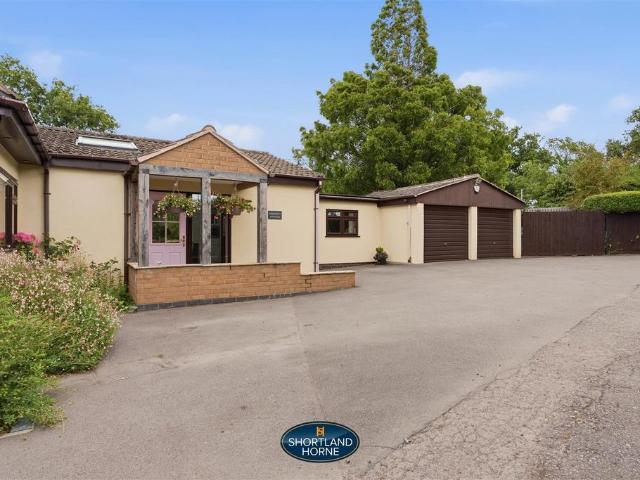 6 bedroom detached bungalow for sale
