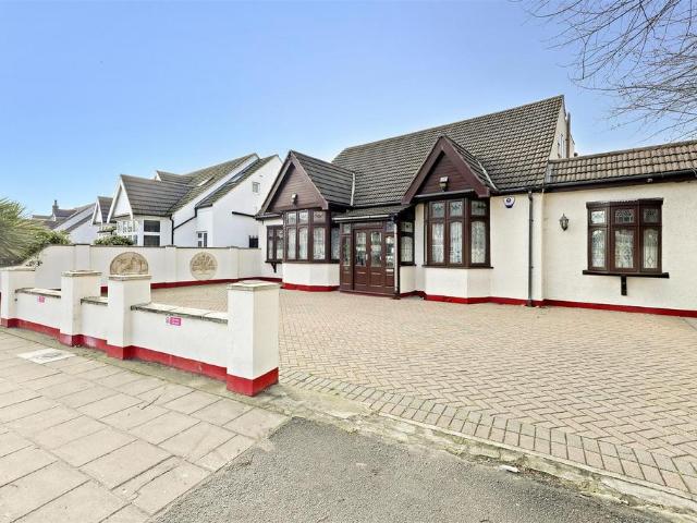6 bedroom detached bungalow for sale