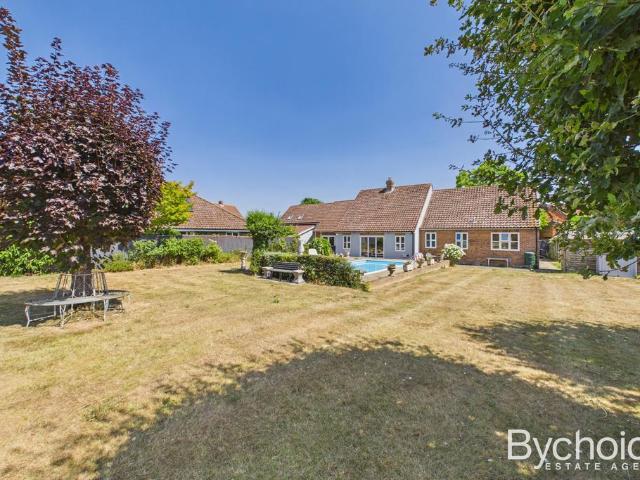 6 bedroom detached bungalow for sale