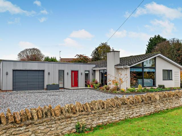 6 bedroom detached bungalow for sale