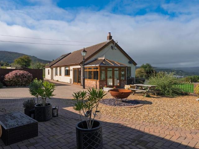 6 bedroom detached bungalow for sale