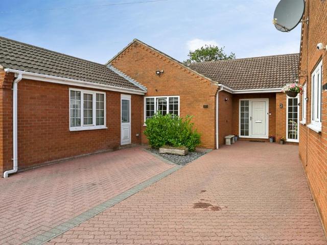 6 bedroom detached bungalow for sale