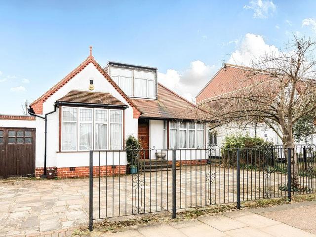 6 bedroom bungalow for sale