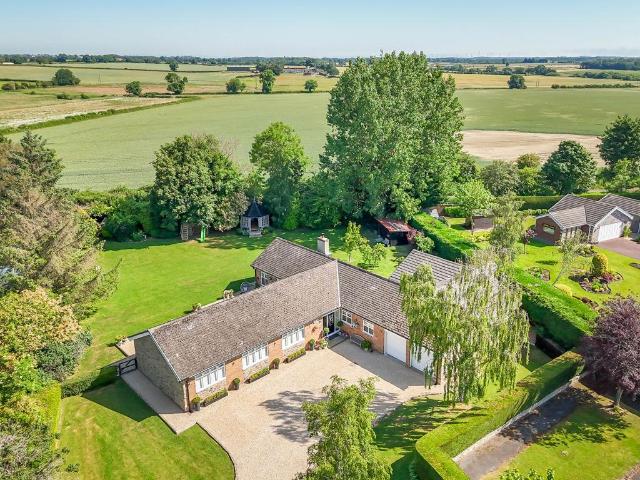 6 bedroom detached bungalow for sale