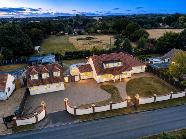 6 bedroom detached bungalow for sale