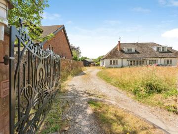 6 bedroom detached bungalow for sale