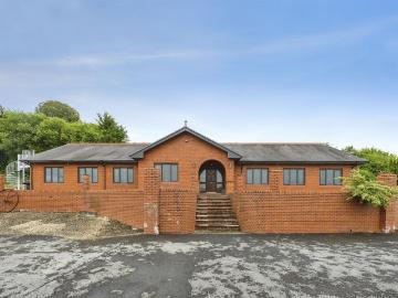 6 bedroom detached bungalow for sale