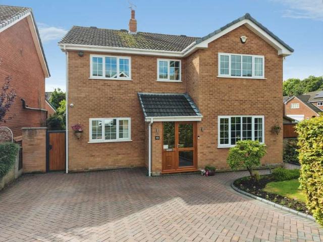 6 Bedroom Detached House