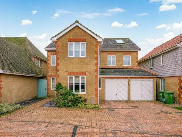 6 Bedroom Detached House