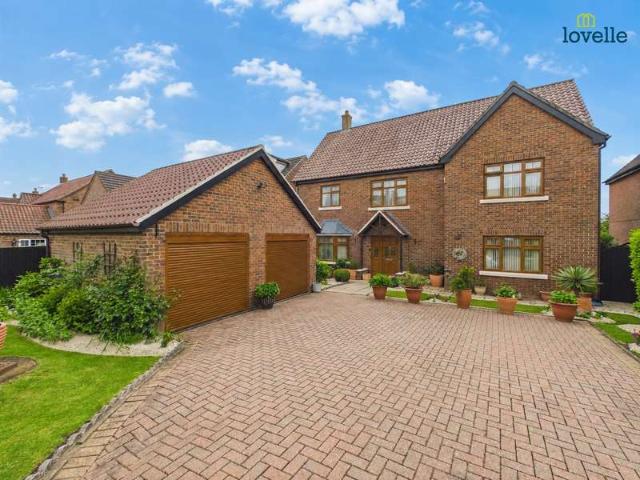 6 Bedroom Detached House