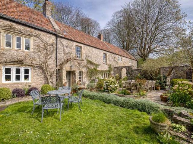 6 Bedroom Detached House