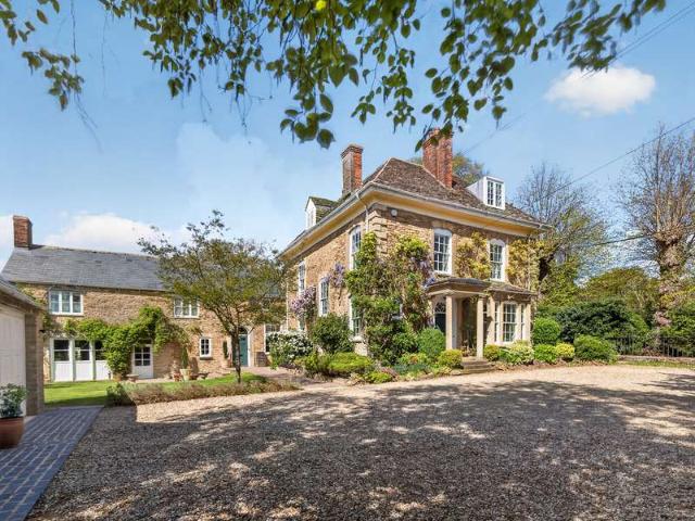6 Bedroom Detached House