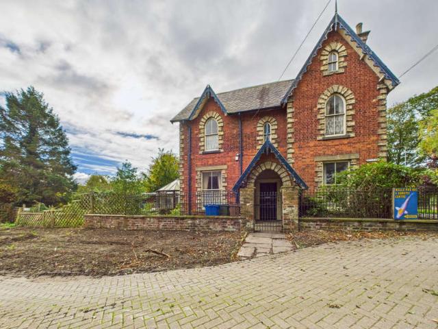 6 Bedroom Detached House