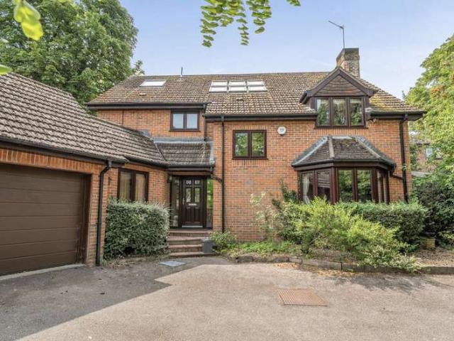 6 Bedroom Detached House