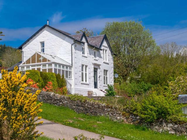6 Bedroom Detached House