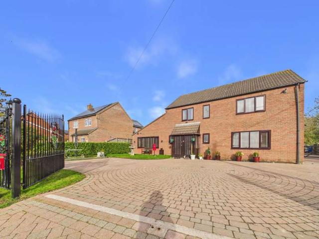 6 Bedroom Detached House