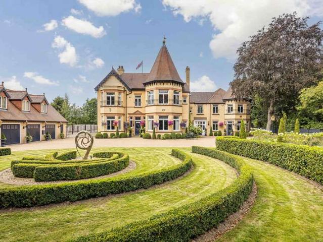 6 Bedroom Detached House