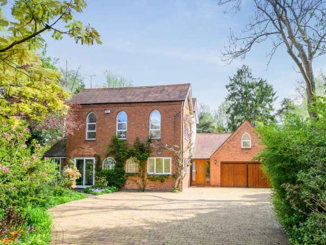 6 Bedroom Detached House